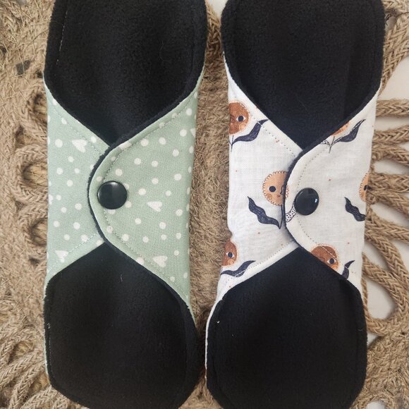 Set of 2 Regular Cloth Pads, Skin Friendly, Natural Washable Menstrual pads - Picture 3 of 5